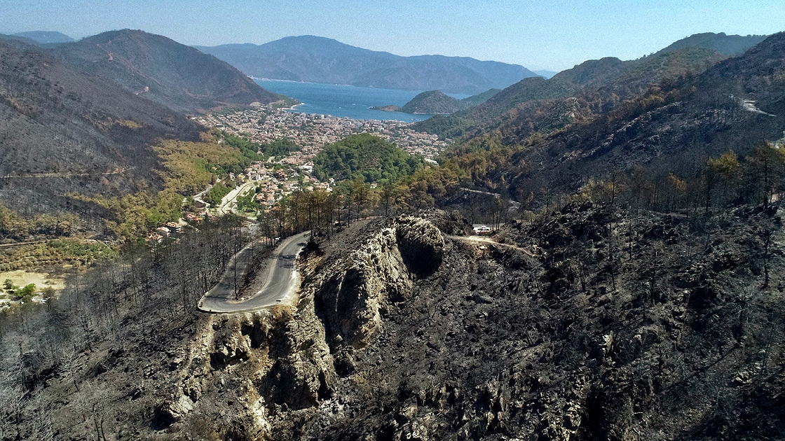Alevler Marmaris'i adeta yuttu!