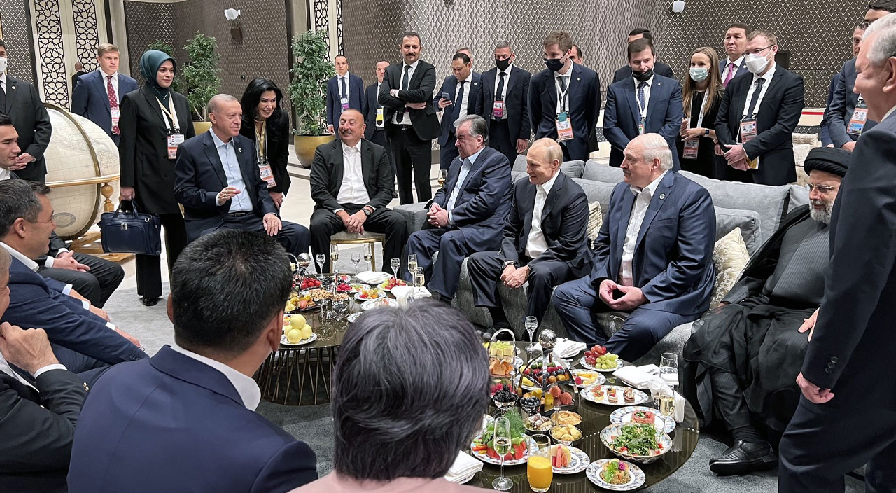 Şanghay İşbirliği Örgütü Zirvesi'nde dikkat çeken kare: Toplu fotoğrafa katılmayan tek lider… Nedenini yetkili isim açıkladı Şanghay İşbirliği Örgütü Zirvesi'nde dikkat çeken kare: Toplu fotoğrafa katılmayan tek lider… Nedenini yetkili isim açıkladı