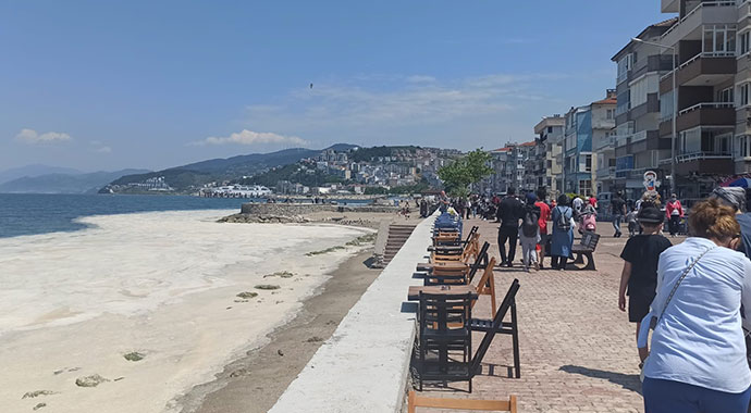 Müsilaj manzaralı sahil isyan ettirdi