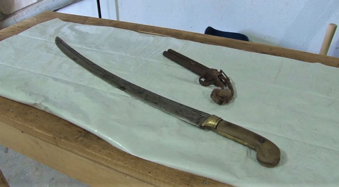 Evinin bodrumunu müzeye çevirdi!