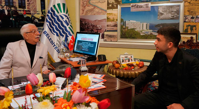 İstanbul'un en genç ile en yaşlı muhtar adayı buluştu