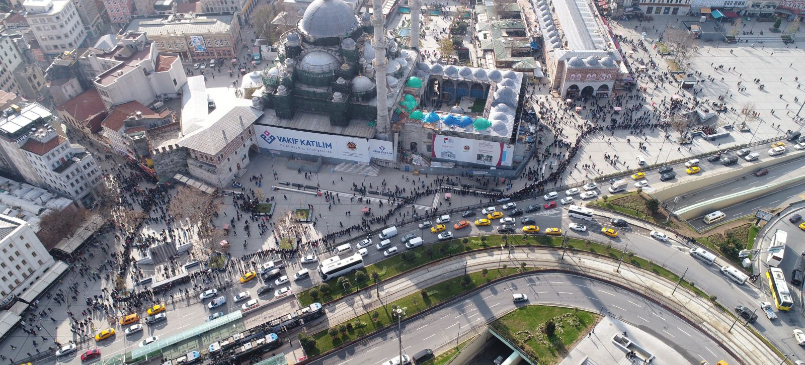Galata Köprüsü'ne kadar uzanan 61 milyonluk kuyruk