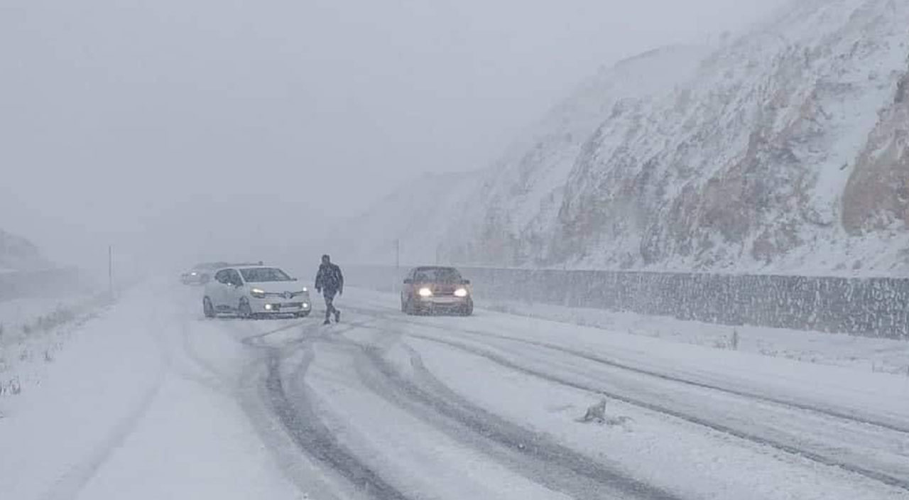 Niğde’de Kar kalınlığı 10 santimetreye yaklaştı: Sürücüler zor anlar yaşadı