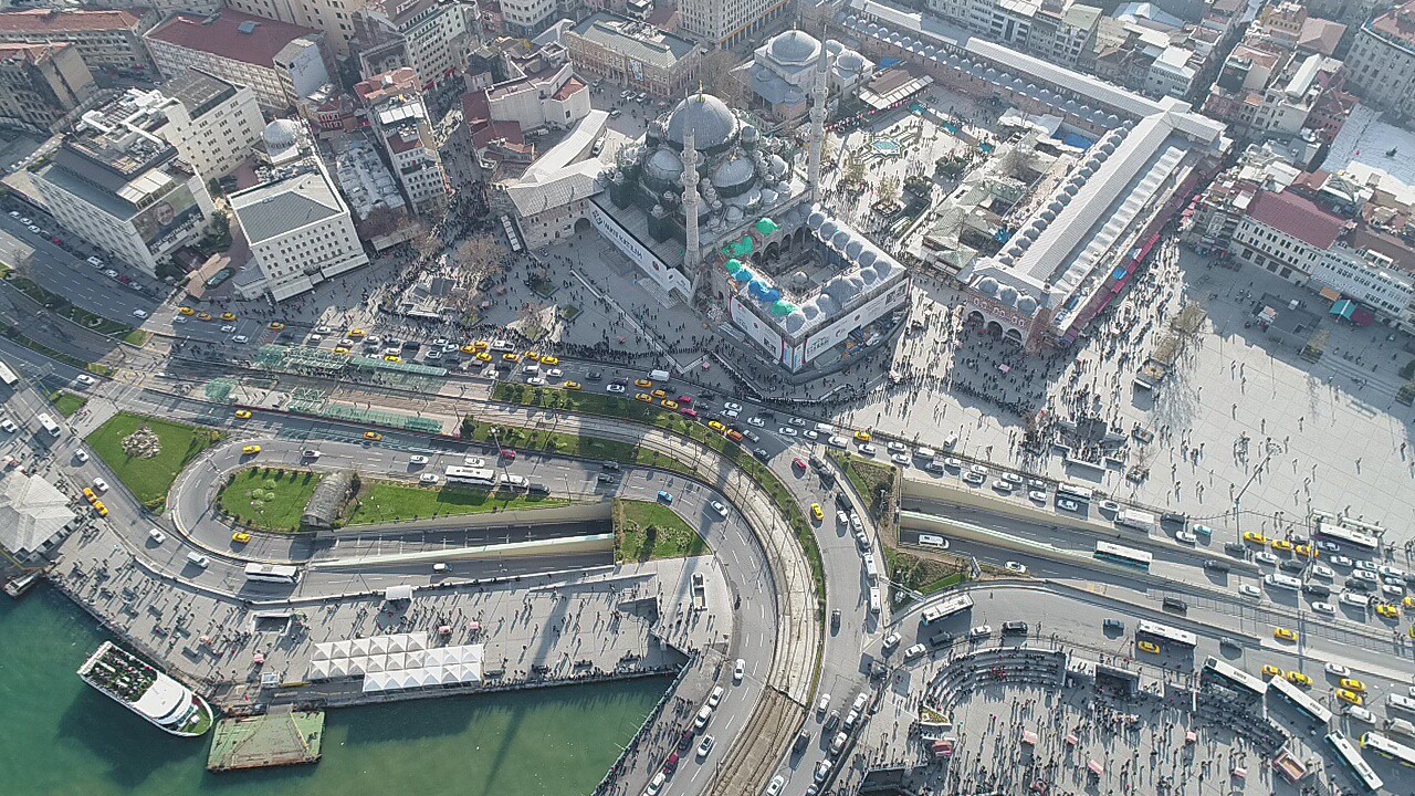Galata Köprüsü'ne kadar uzanan 61 milyonluk kuyruk