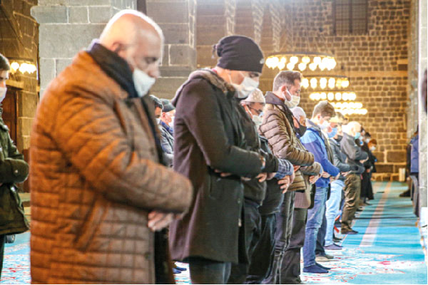 Türk’ün  maskeyle imtihanı