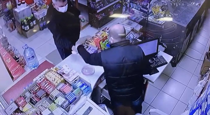 İstanbul'da yarım milyonluk vurgun yapan 'mendilci' çetesi çökertildi