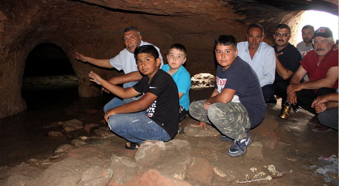 Su basan evlerin altından yeraltı şehri çıktı
