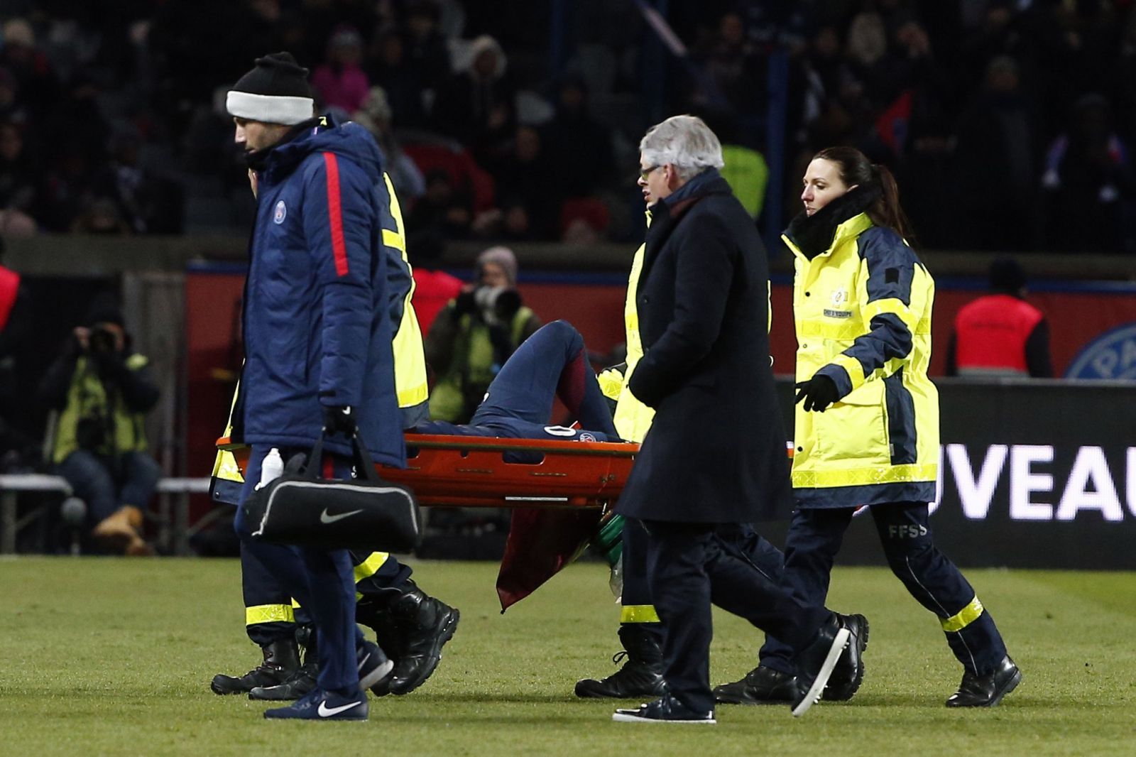 Neymar'ın gözyaşları! Sedyeyle götürüldü