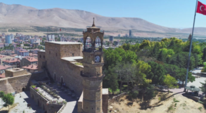 Tarihî saat kuleleleri! Zamanın şahitleri