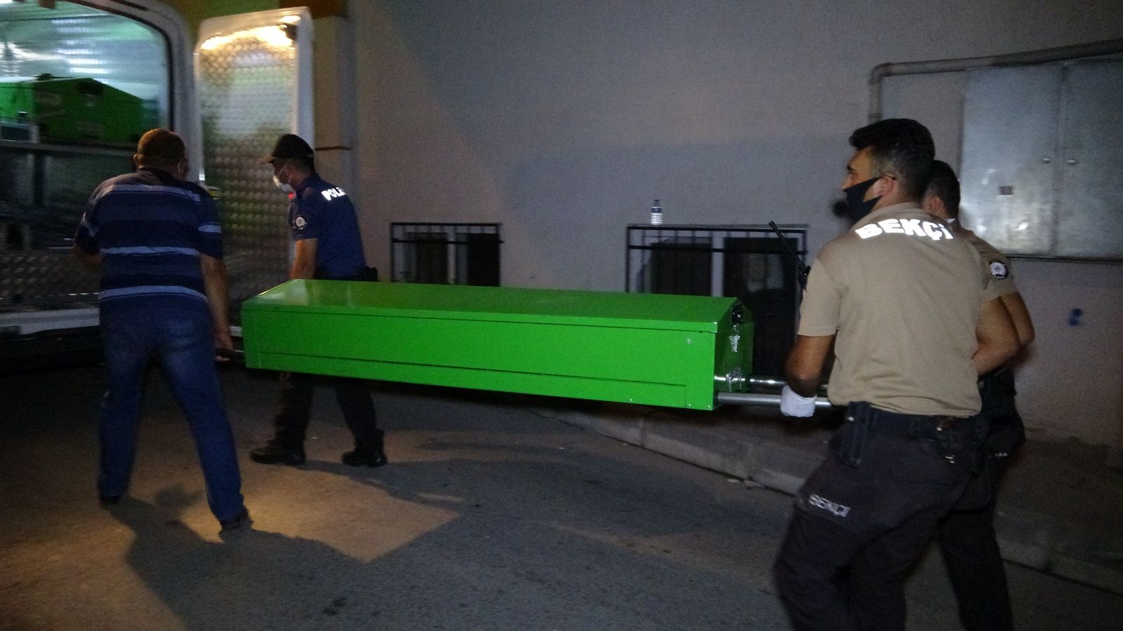 Niğde'de eski eş dehşeti! Eski eşini öldürdü kayın validesi ve kayın babasını yaraladı...