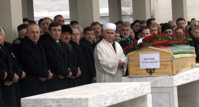 Nihat Özdemir'den eşine son veda