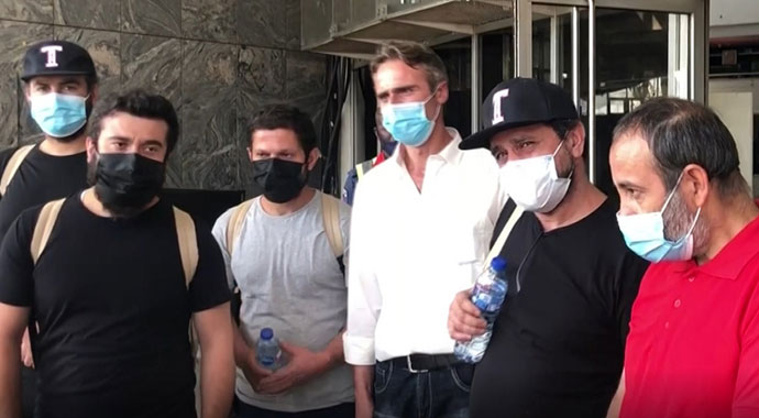 Nijerya'da serbest bırakılan Türk gemicilerden 6'sı Abuja Büyükelçiliğinde