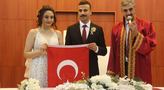 32 bin nikahın ardından kendi kızının nikahını da kıydı