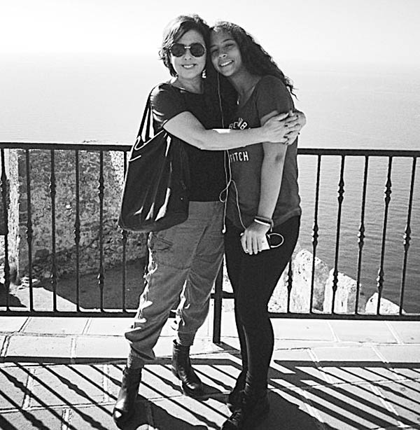 Kader yüzlerine güldü ünlüler evlat edindi