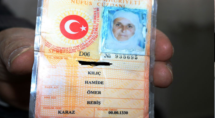 Asırlık nine torununun çocuğunu gördü