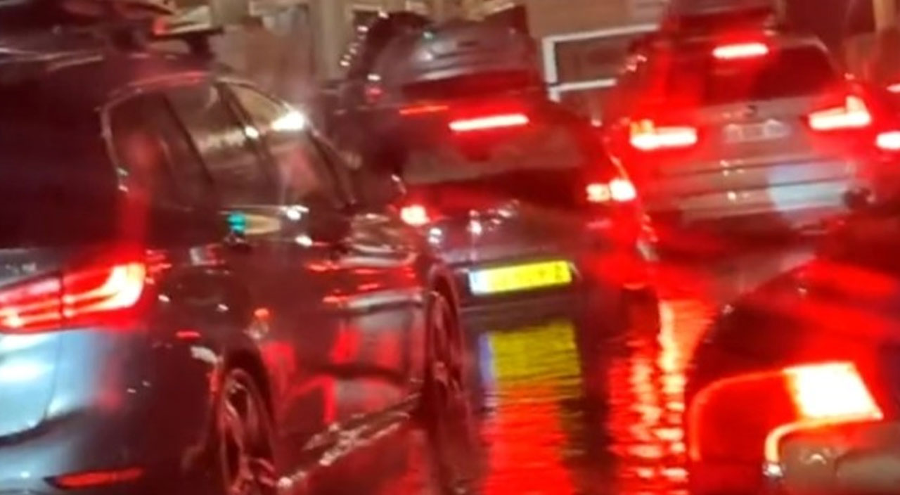 İstanbul kavrulurken Edirne'de yağış nedeniyle yollar nehre döndü