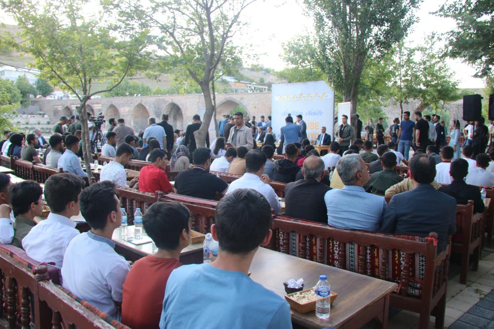 Kurtulmuş Diyarbakır'da: 'Diyarbakır, yeniden yaralarını sarıyor' Kurtulmuş Diyarbakır'da: 'Diyarbakır, yeniden yaralarını sarıyor'
