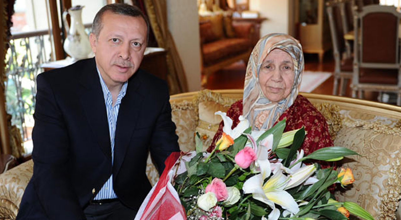 Cumhurbaşkanı Erdoğan’dan Anneler günü mesajı: Hürmetlerin en büyüğünü hak eden