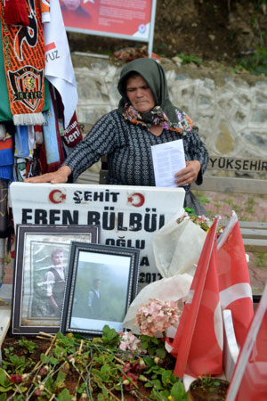 Evlatlar ölüyor, analar ağlıyor, birileri 'suskunlar'ı oynuyor