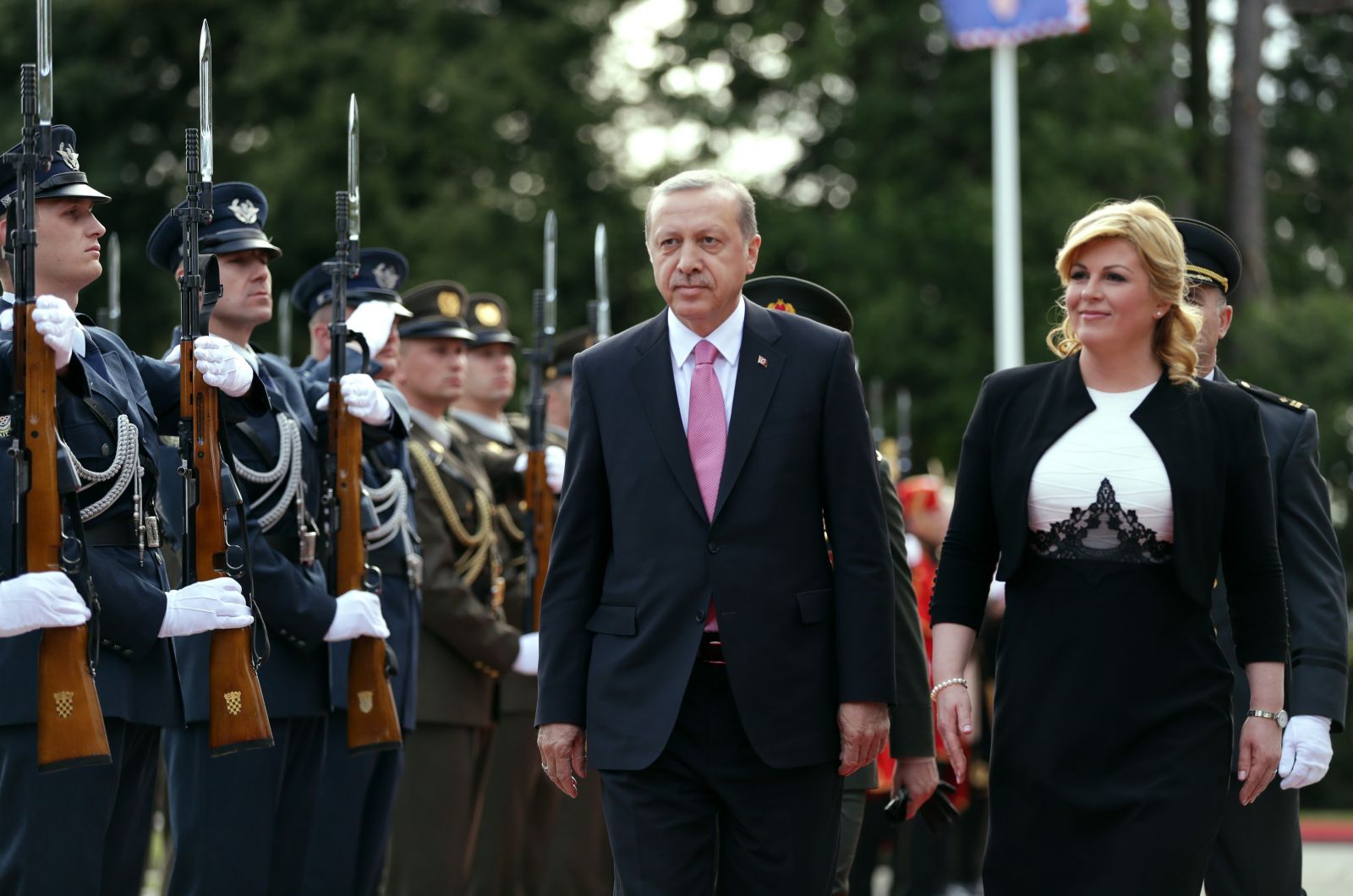 Erdoğan "Pozdrav Vojnici"yi unutunca cebindeki notu çıkardı