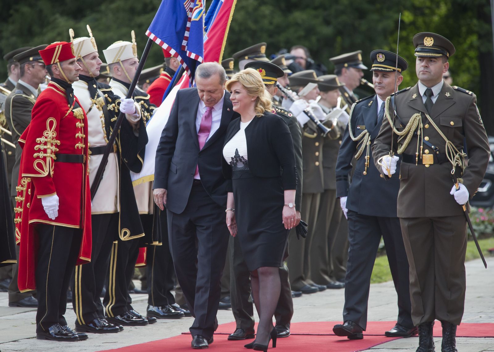 Erdoğan "Pozdrav Vojnici"yi unutunca cebindeki notu çıkardı