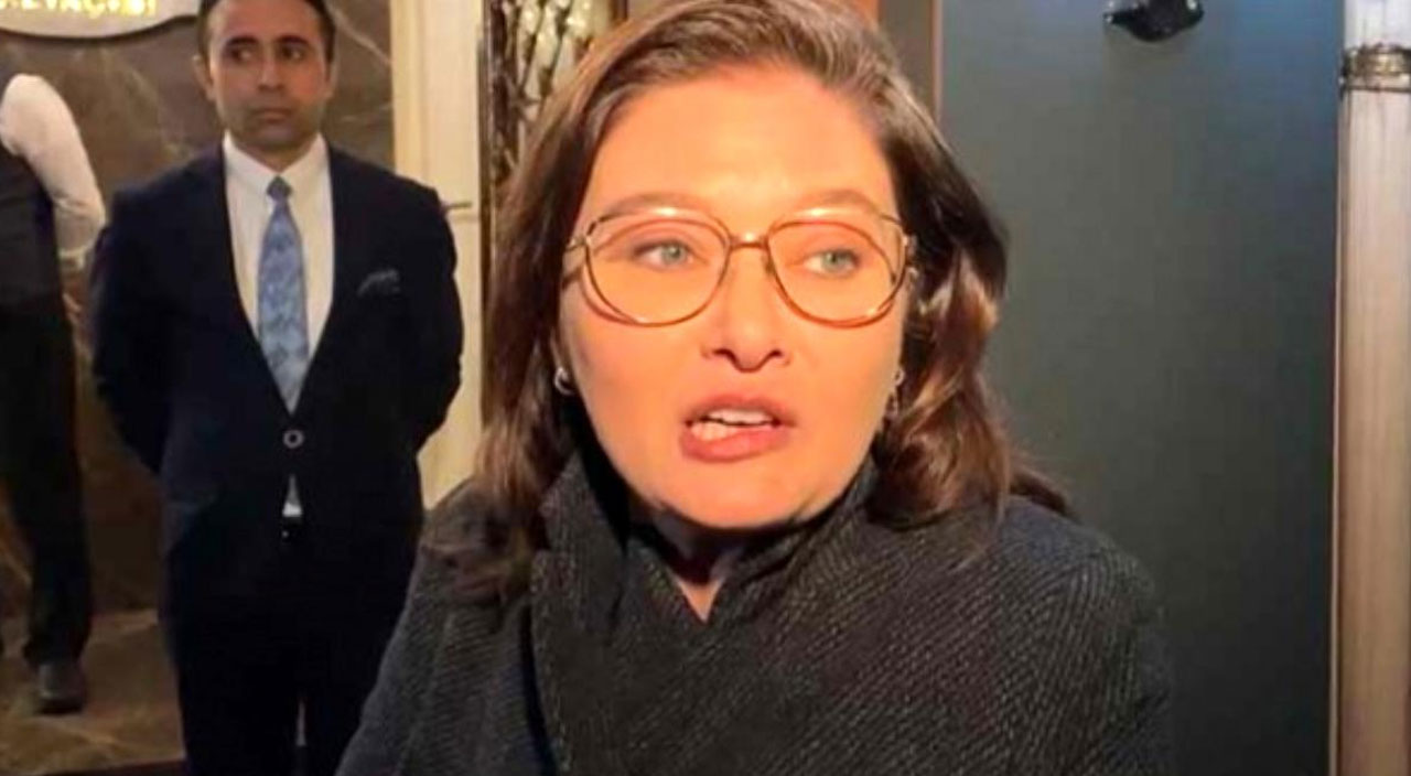 Sahnede korkutan anlar: Nurgül Yeşilçay, sahnede bayıldı