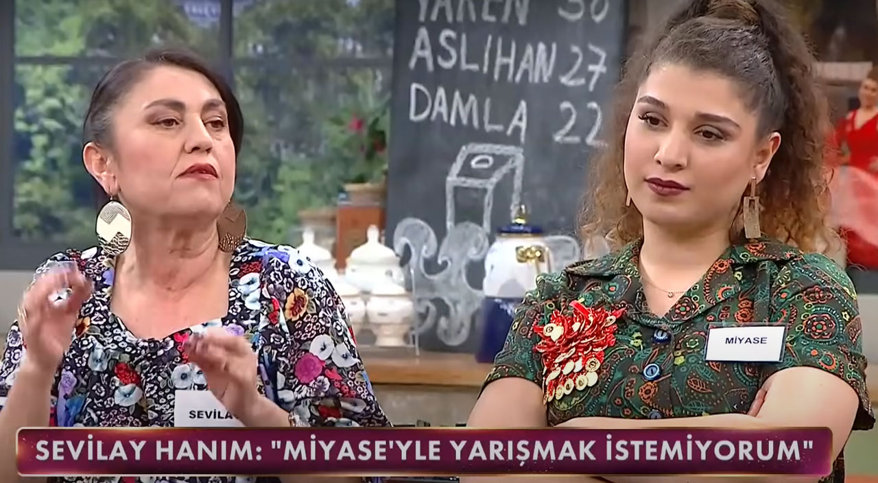 Stüdyoda gergin anlar: Gelinim Mutfakta’nın sunucusu Nursel Ergin canlı yayında gözyaşlarına boğuldu Stüdyoda gergin anlar: Gelinim Mutfakta’nın sunucusu Nursel Ergin canlı yayında gözyaşlarına boğuldu