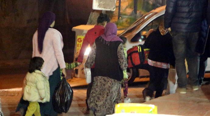 Nusaybin'de halk evini terk etmeye başladı Nusaybin'de halk evini terk etmeye başladı