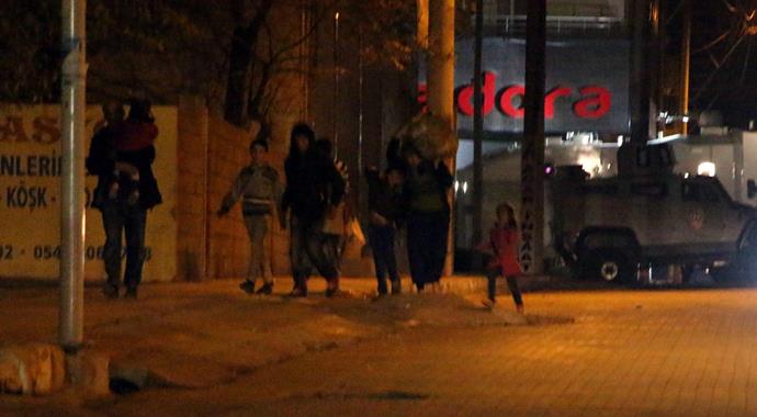 Nusaybin'de halk evini terk etmeye başladı Nusaybin'de halk evini terk etmeye başladı