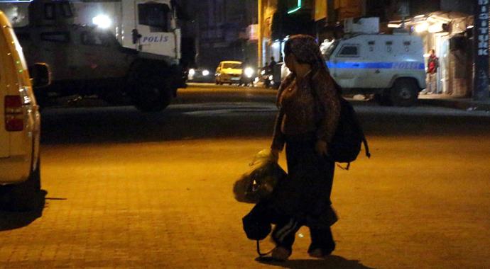 Nusaybin'de halk evini terk etmeye başladı Nusaybin'de halk evini terk etmeye başladı