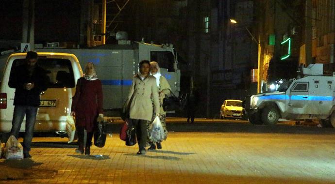 Nusaybin'de halk evini terk etmeye başladı Nusaybin'de halk evini terk etmeye başladı