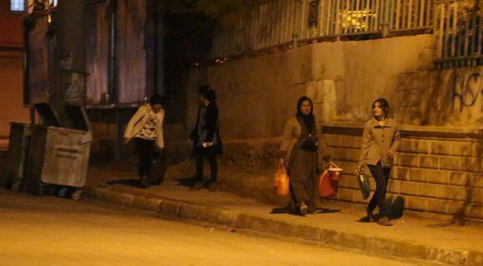 Nusaybin'de halk evini terk etmeye başladı Nusaybin'de halk evini terk etmeye başladı