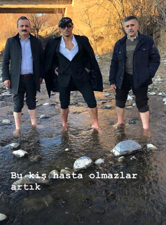 Sosyete kasabı Nusret Gökçe, aile fotoğrafını takipçileriyle paylaştı