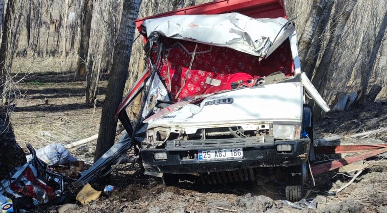 Ağrı’da şarampole devrilen kamyondaki 5 kişi hayatını kaybetti