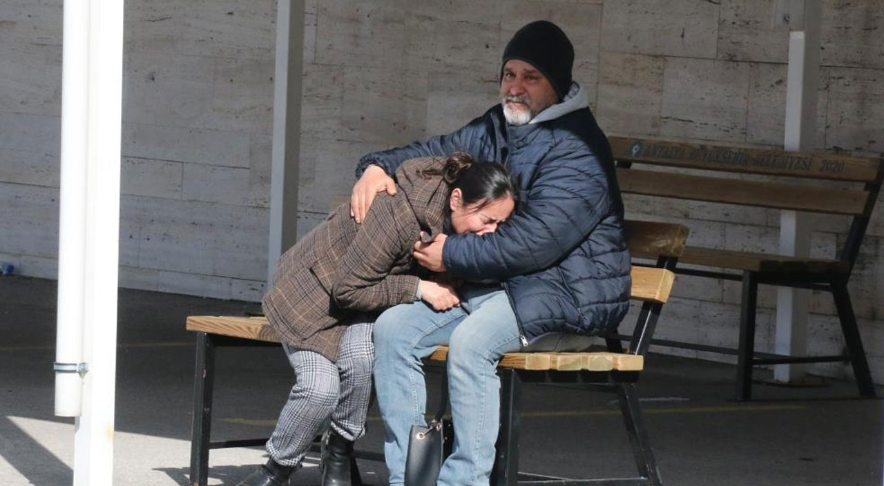 Otel odasında ölü bulunan 17 yaşındaki Nuray’ın cenazesi alındı Otel odasında ölü bulunan 17 yaşındaki Nuray’ın cenazesi alındı