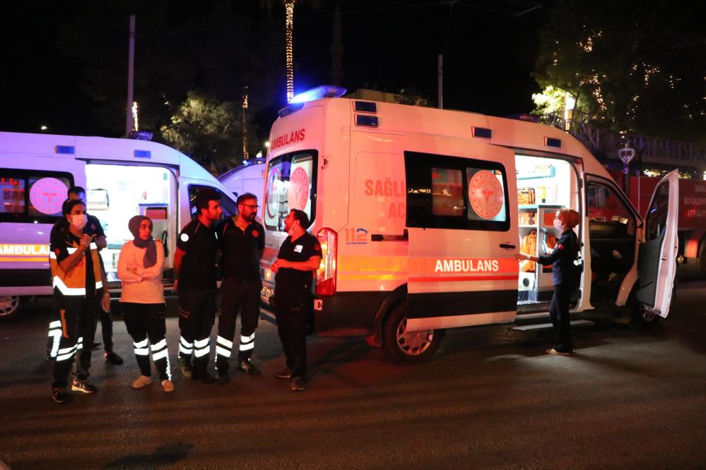 Ünlülerin katıldığı düğünde yangın çıktı, hastaneye kaldırıldılar!