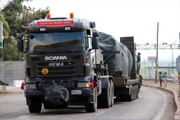 Suriye sınırına tank ve fırtına obüsü sevkıyatı yapıldı Suriye sınırına tank ve fırtına obüsü sevkıyatı yapıldı