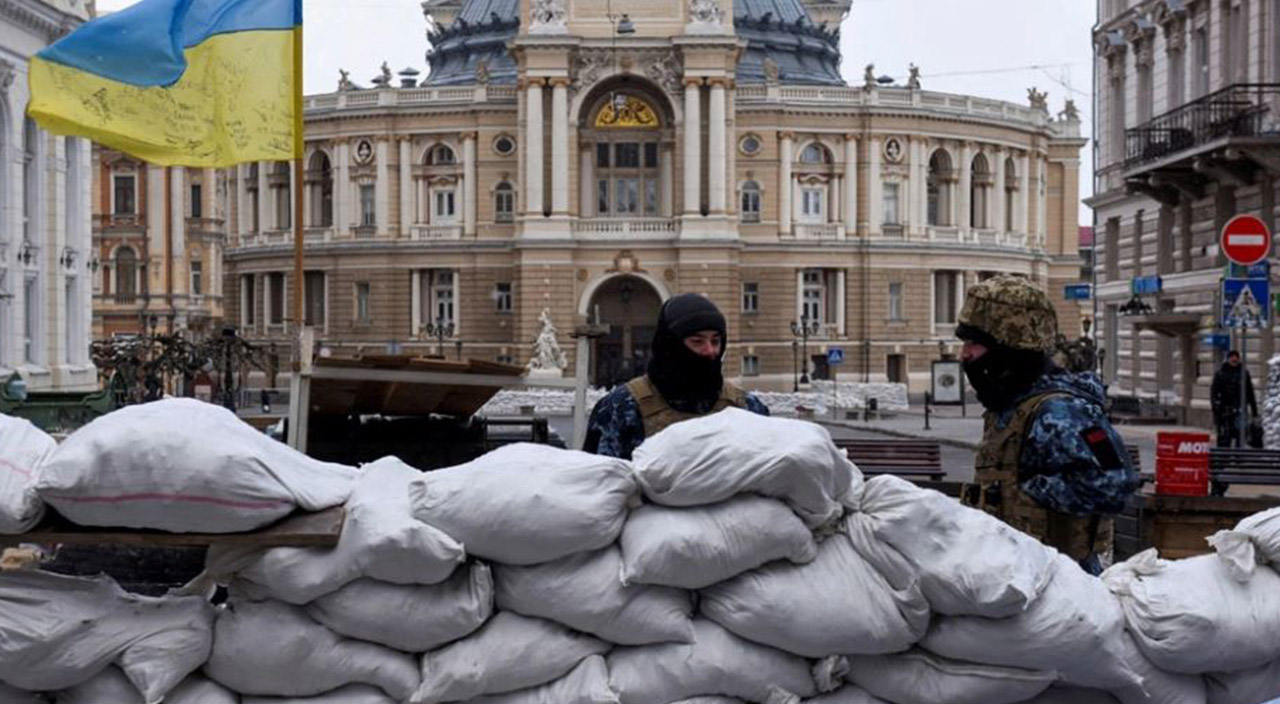 Ukrayna Savunma Bakanı açıkladı: Ruslar Odessa'yı bombaladı Ukrayna Savunma Bakanı açıkladı: Ruslar Odessa'yı bombaladı