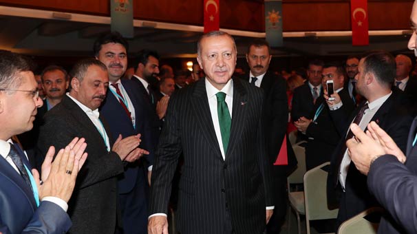 Erdoğan'dan en çok oy alan ilk beş sıradaki belediye başkanlarına ödül