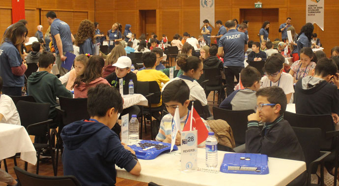 Türkiye'nin en zeki çocukları kıyasıya yarıştı