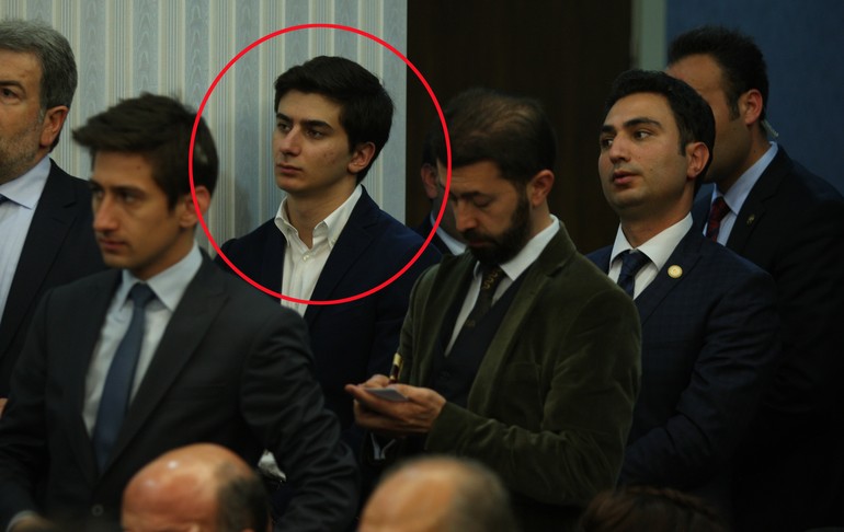 Davutoğlu'nun oğlu da toplantıyı izledi