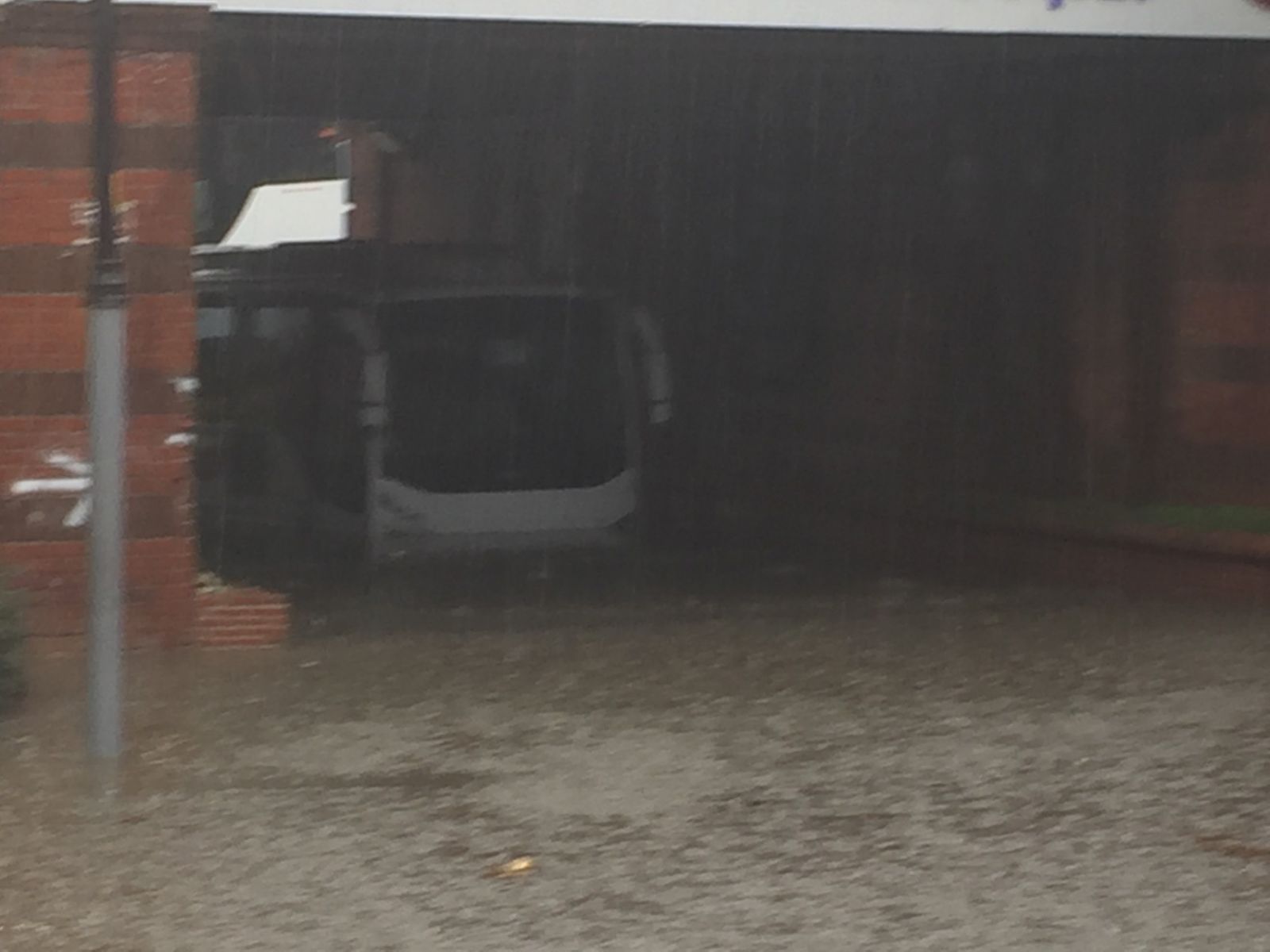 İstanbul'da sağanak tüm trafiği etkiledi İstanbul'da sağanak tüm trafiği etkiledi