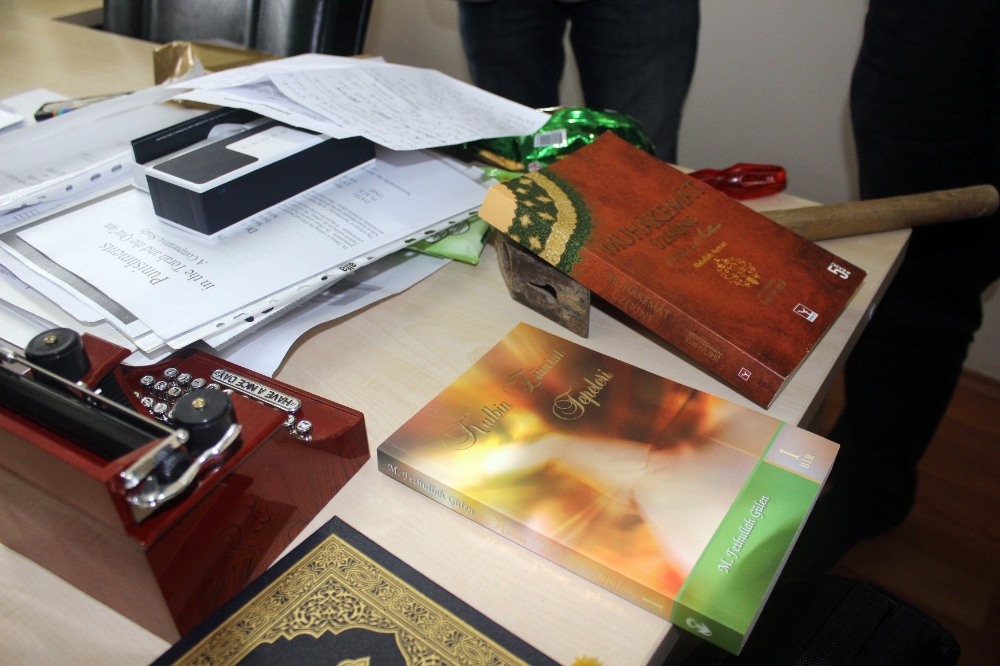 Yrd. Doç. Dr. Adil Öksüz gözaltına alındı