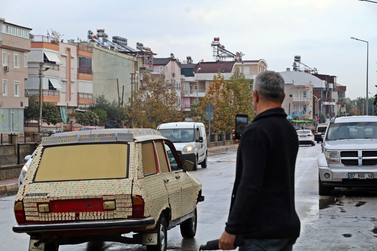 Otomobiline okey taşı döşetti: Sebebi çok ilginç
