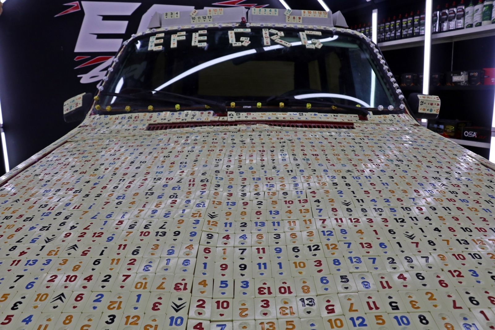 Otomobiline okey taşı döşetti: Sebebi çok ilginç