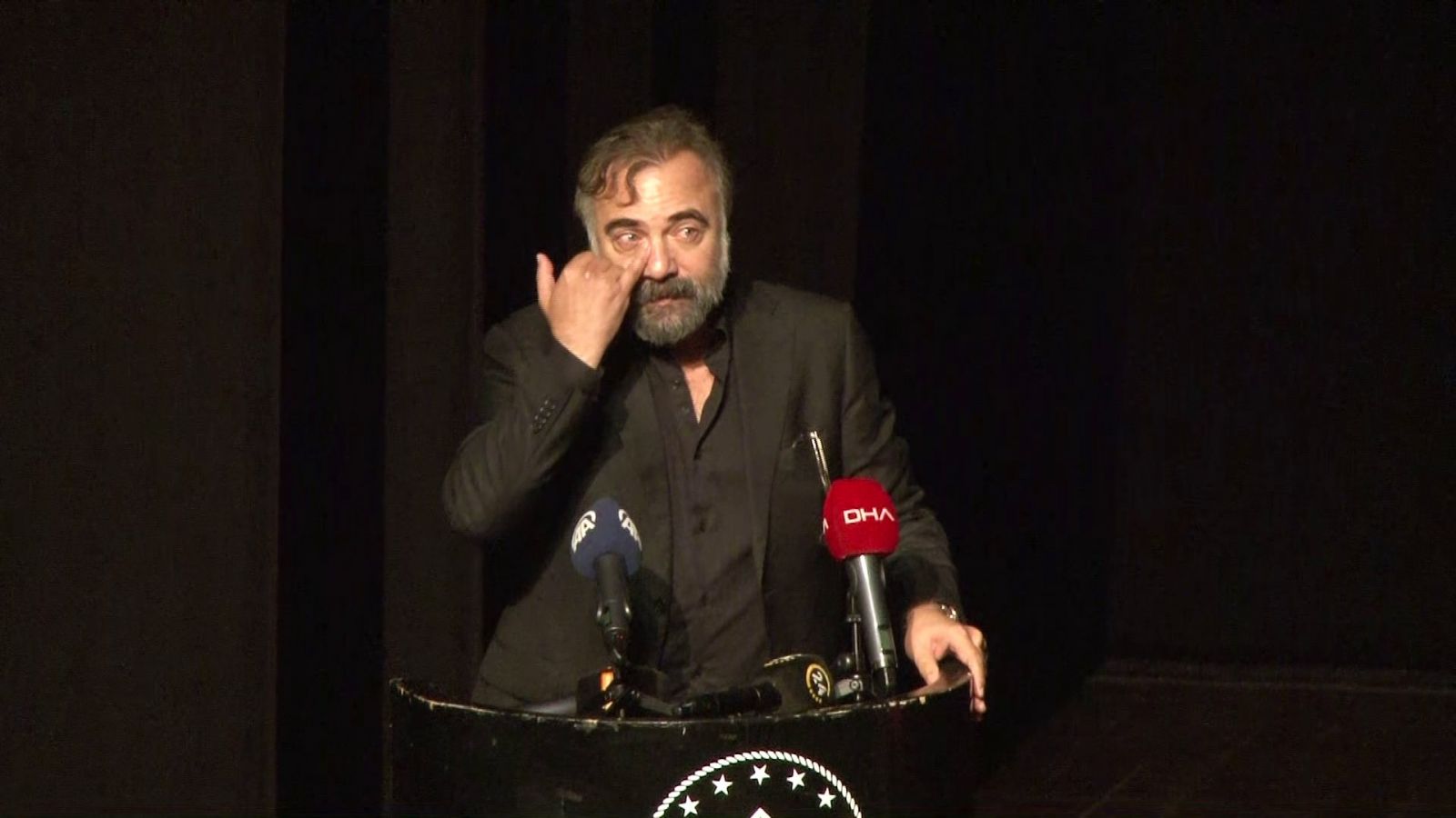 Tarık Ünlüoğlu son yolculuğuna uğurlandı! Gözyaşları sel oldu...