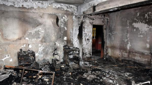 PKK'lılar Van'da okul yaktı! Eğitime 4 gün ara verildi PKK'lılar Van'da okul yaktı! Eğitime 4 gün ara verildi