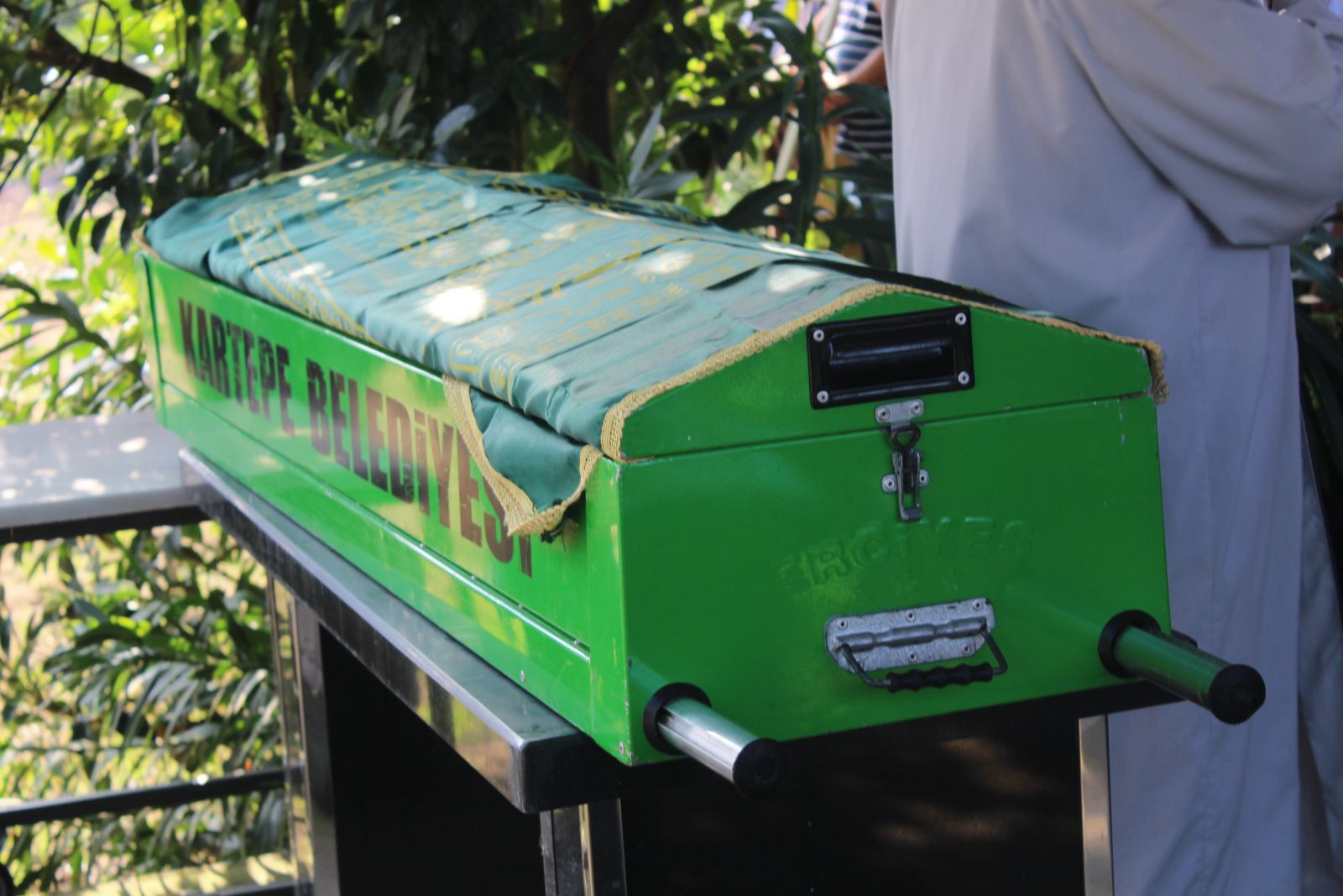 Gölde boğulan oğlunu son yolculuğuna gözyaşlarıyla uğurladı: Kuzum nereye gidiyorsun