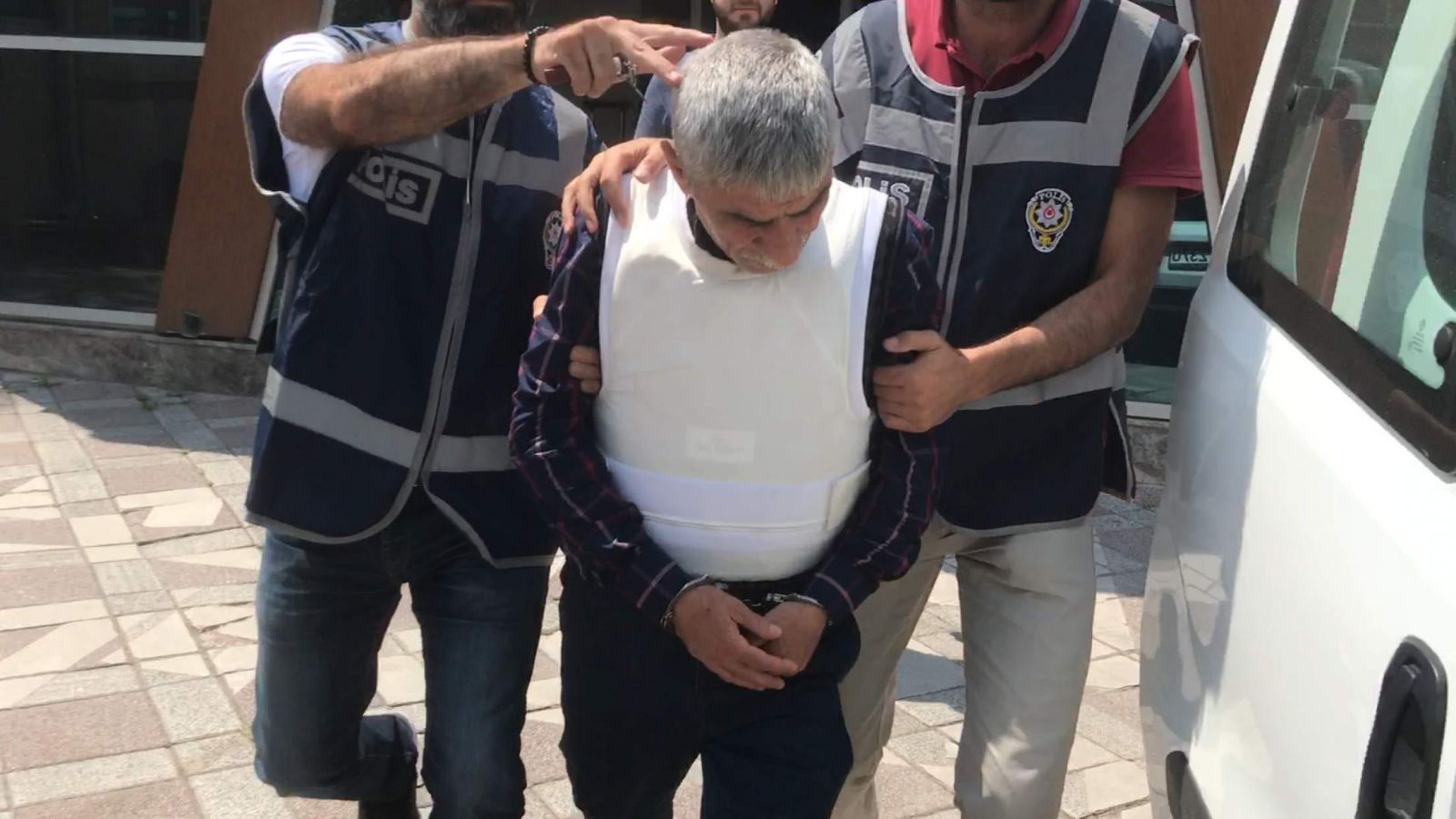 Kocaeli'nde eşini silahla öldüren zanlı tutuklandı