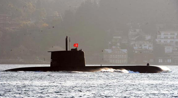 Rus savaş gemisine denizaltılı takip Rus savaş gemisine denizaltılı takip